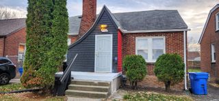 8110 Chalmers Avenue, Warren, MI 48089