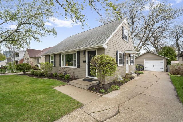 210 90th STREET, Milwaukee, WI 53226