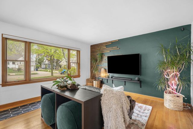 210 90th STREET, Milwaukee, WI 53226