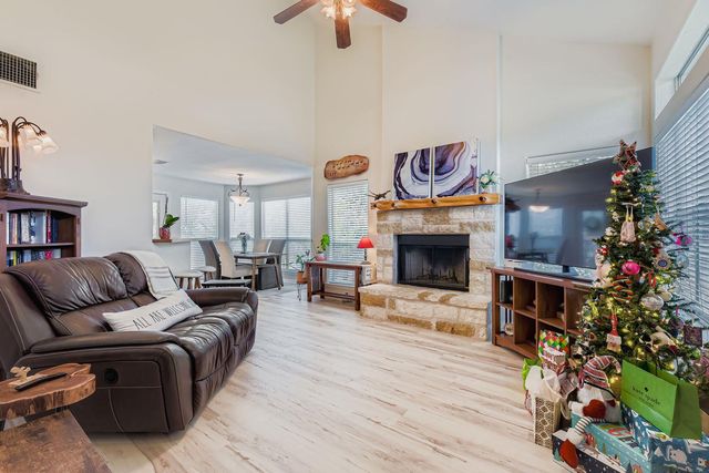 10815 Glen View CIR, Dripping Springs, TX 78620