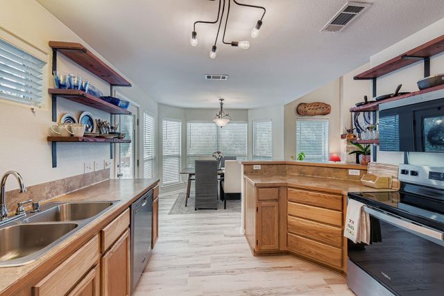 10815 Glen View CIR, Dripping Springs, TX 78620