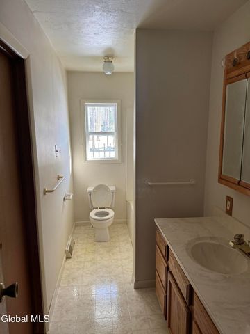 41 Sonat Road, Clifton Park, NY 12065