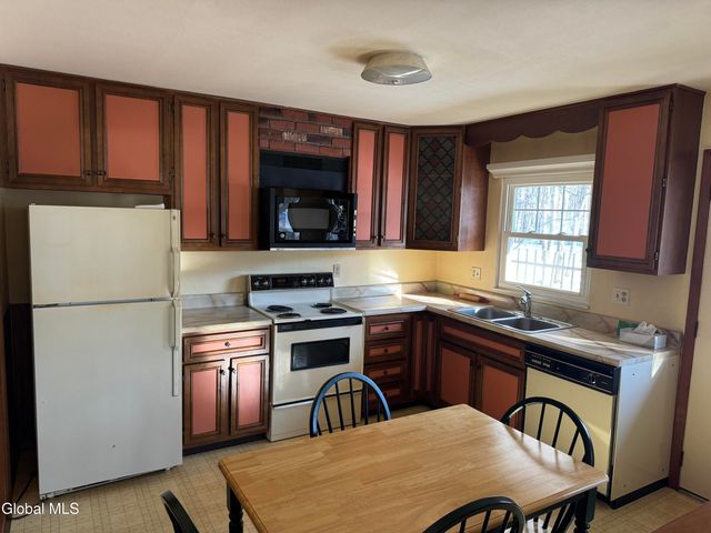 41 Sonat Road, Clifton Park, NY 12065