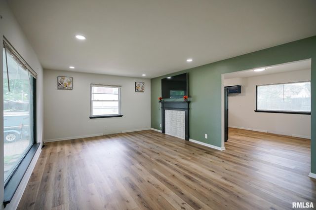 225 N STEWART Street, Creve Coeur, IL 61610