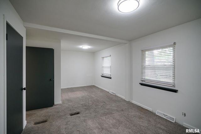 225 N STEWART Street, Creve Coeur, IL 61610