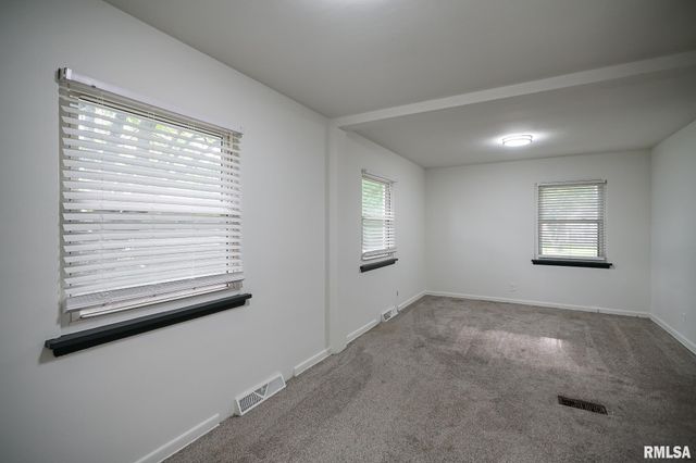 225 N STEWART Street, Creve Coeur, IL 61610