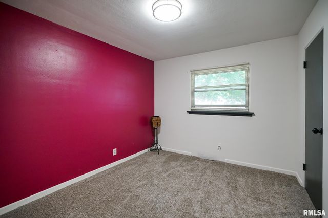 225 N STEWART Street, Creve Coeur, IL 61610
