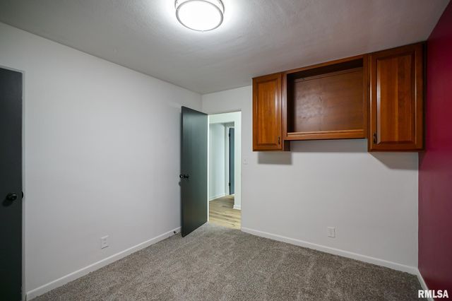225 N STEWART Street, Creve Coeur, IL 61610