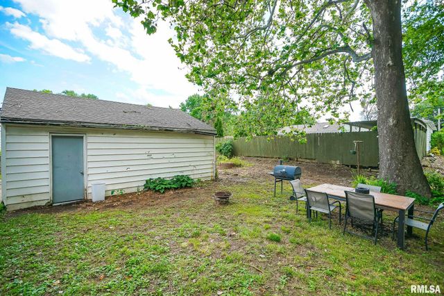 225 N STEWART Street, Creve Coeur, IL 61610