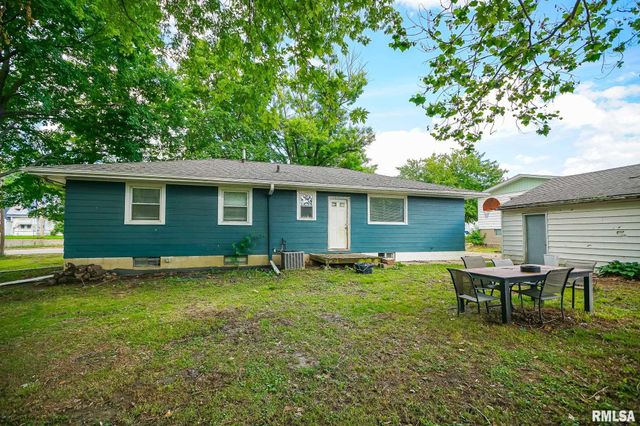 225 N STEWART Street, Creve Coeur, IL 61610
