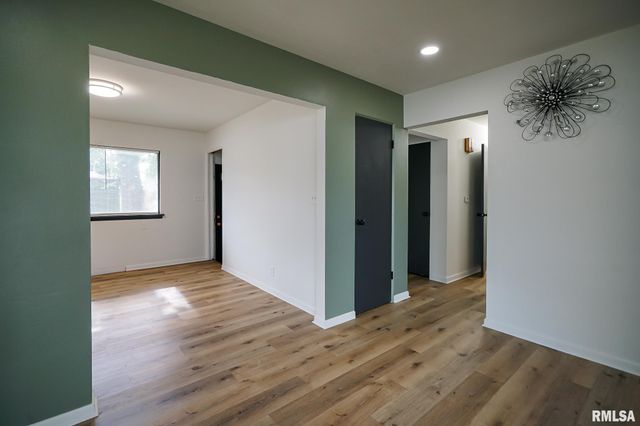 225 N STEWART Street, Creve Coeur, IL 61610