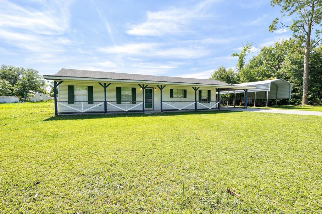 160 Rodriguez Drive, Raceland, LA 70394