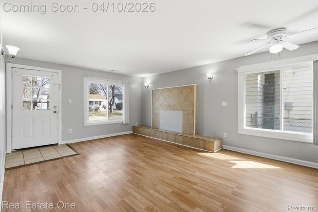5747 Kingsbury Street, Dearborn Heights, MI 48127