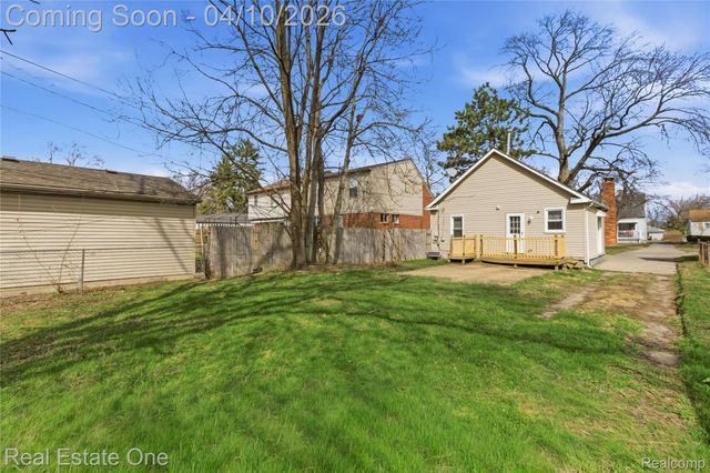 5747 Kingsbury Street, Dearborn Heights, MI 48127
