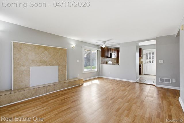 5747 Kingsbury Street, Dearborn Heights, MI 48127