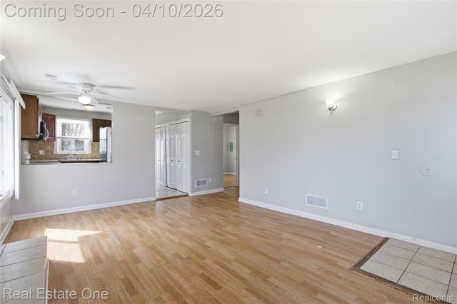 5747 Kingsbury Street, Dearborn Heights, MI 48127