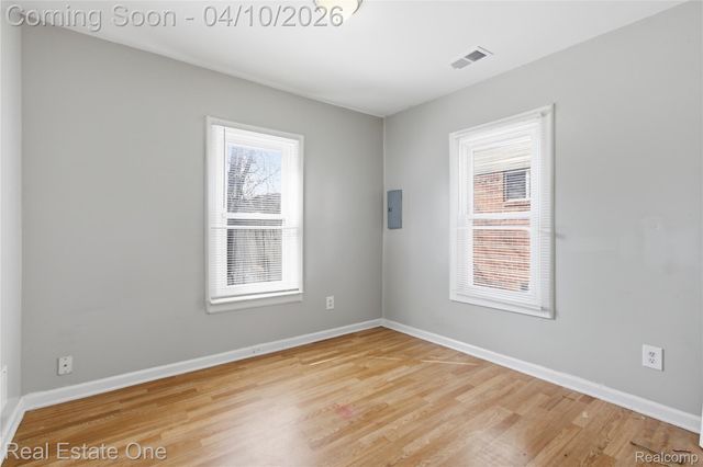 5747 Kingsbury Street, Dearborn Heights, MI 48127
