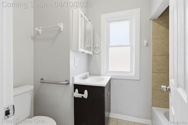 5747 Kingsbury Street, Dearborn Heights, MI 48127