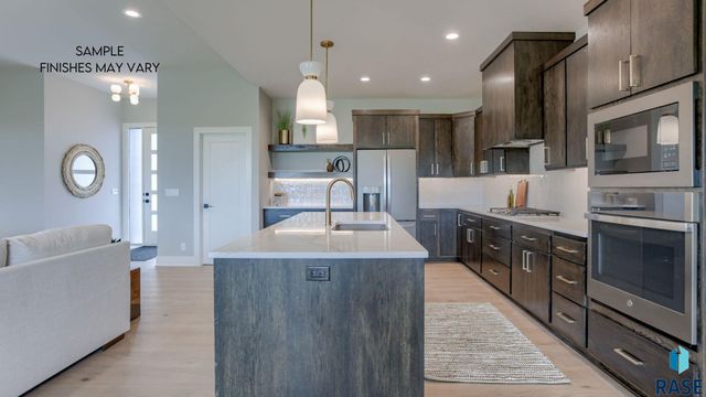 6608 E Corsair Dr Drive, Sioux Falls, SD 57110