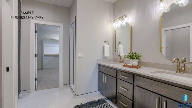 6608 E Corsair Dr Drive, Sioux Falls, SD 57110