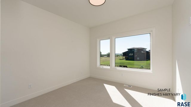 6608 E Corsair Dr Drive, Sioux Falls, SD 57110