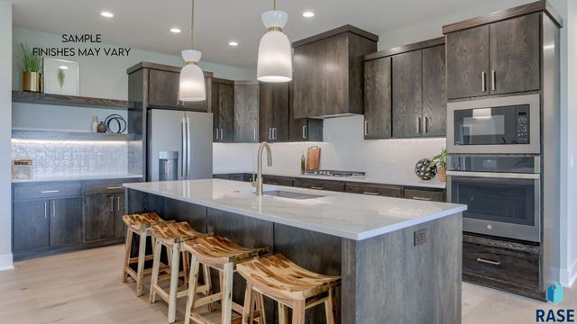 6608 E Corsair Dr Drive, Sioux Falls, SD 57110