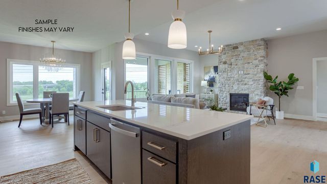 6608 E Corsair Dr Drive, Sioux Falls, SD 57110