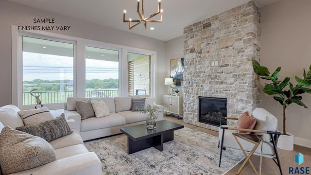 6608 E Corsair Dr Drive, Sioux Falls, SD 57110