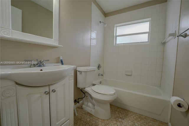 2403 SW 58th Manor 1, Fort Lauderdale, FL 33312