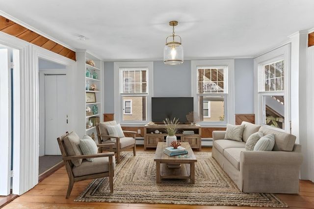 17 Lothrop St, Plymouth, MA 02360