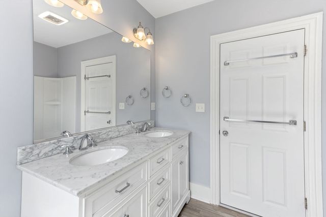 17 Lothrop St, Plymouth, MA 02360