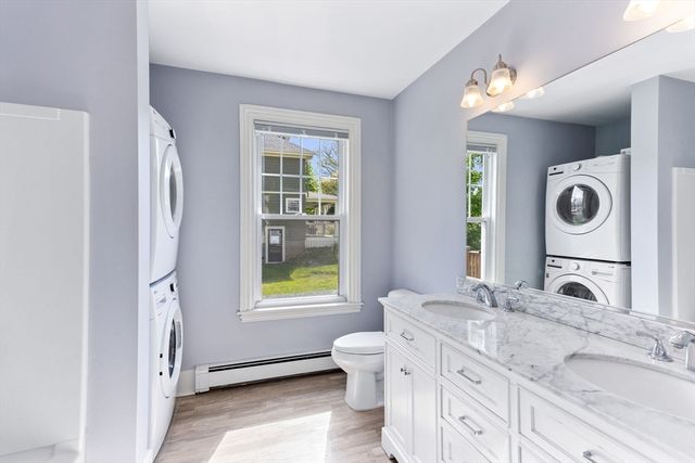 17 Lothrop St, Plymouth, MA 02360