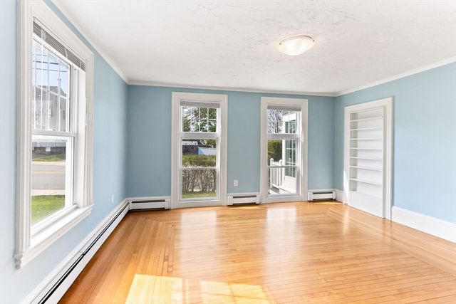 17 Lothrop St, Plymouth, MA 02360