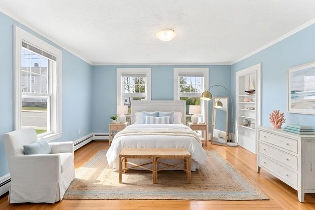 17 Lothrop St, Plymouth, MA 02360