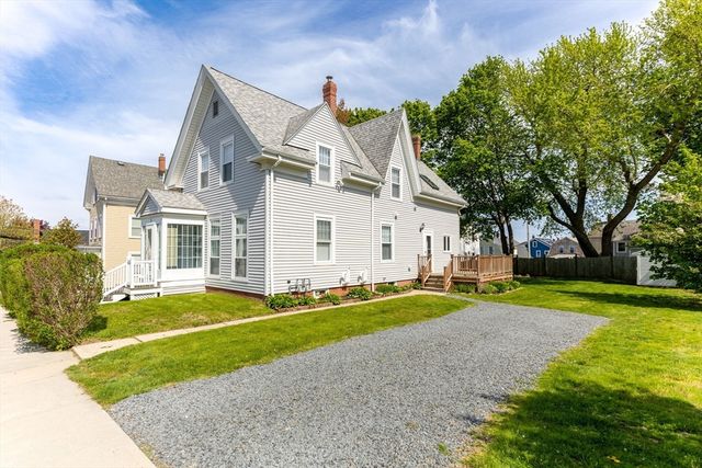 17 Lothrop St, Plymouth, MA 02360