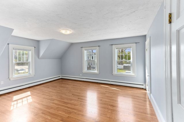 17 Lothrop St, Plymouth, MA 02360