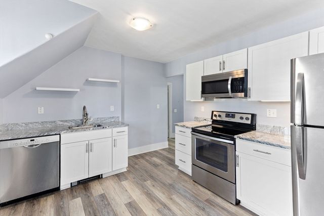 17 Lothrop St, Plymouth, MA 02360