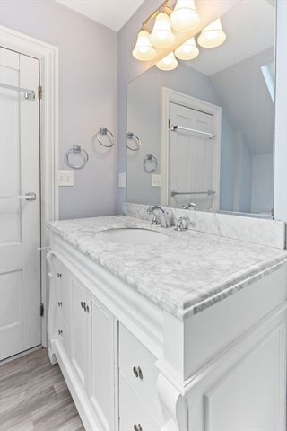 17 Lothrop St, Plymouth, MA 02360
