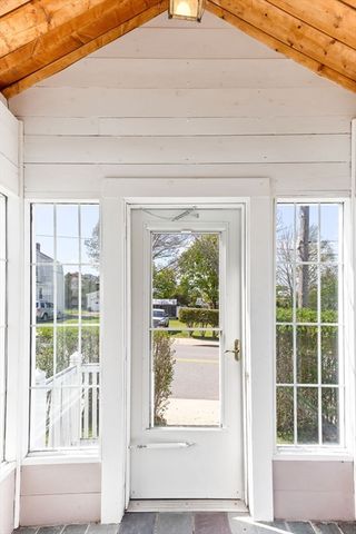 17 Lothrop St, Plymouth, MA 02360