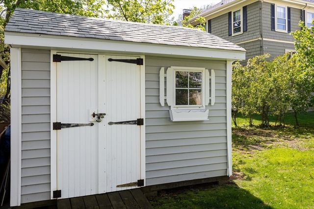17 Lothrop St, Plymouth, MA 02360
