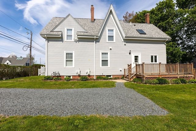 17 Lothrop St, Plymouth, MA 02360