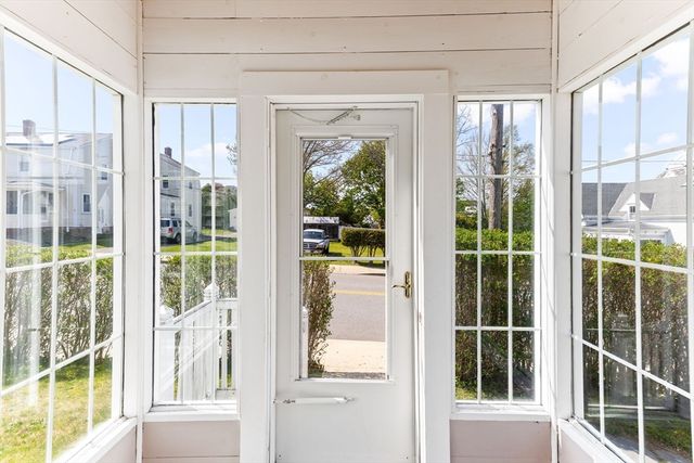 17 Lothrop St, Plymouth, MA 02360