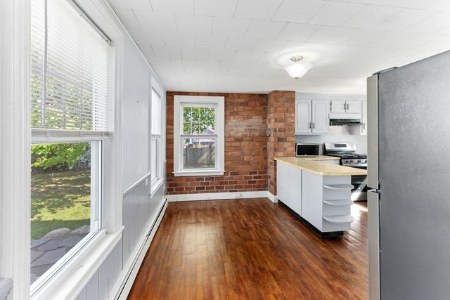 17 Lothrop St, Plymouth, MA 02360