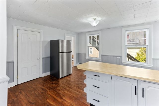 17 Lothrop St, Plymouth, MA 02360