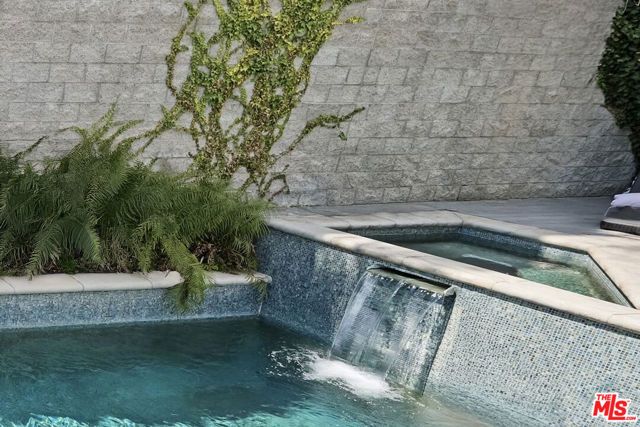 8827 Evanview Drive, Los Angeles, CA 90069