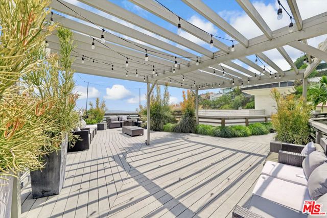 8827 Evanview Drive, Los Angeles, CA 90069