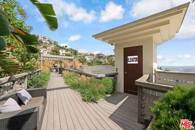 8827 Evanview Drive, Los Angeles, CA 90069