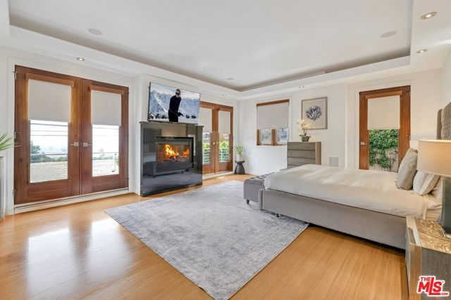 8827 Evanview Drive, Los Angeles, CA 90069