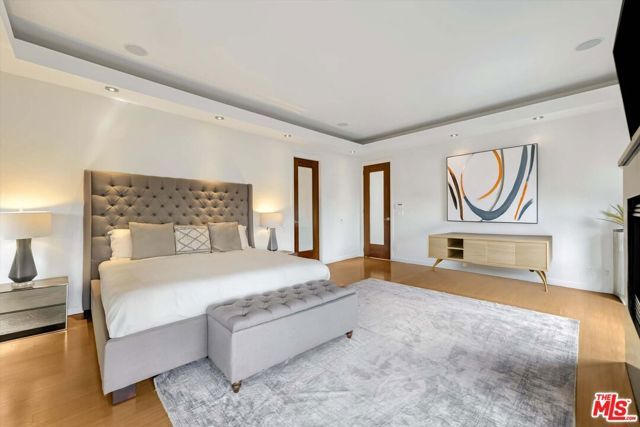 8827 Evanview Drive, Los Angeles, CA 90069