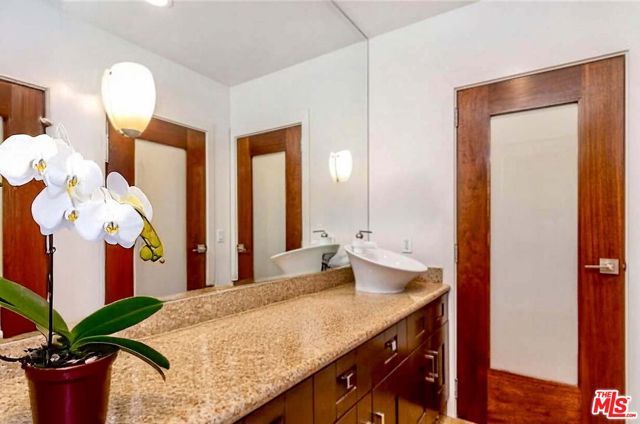 8827 Evanview Drive, Los Angeles, CA 90069